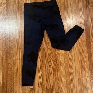 Women’s GapFit Camouflage Leggings